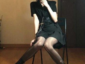 高冷女生脚趾缝怕痒弱点【高冷女生的脚趾缝为何怕痒？】